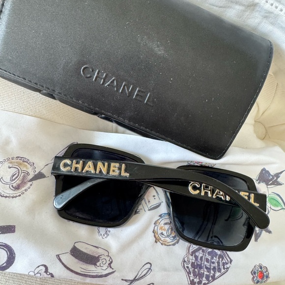 CHANEL Black Square Frame Sunglasses with Gold Logo main image 8